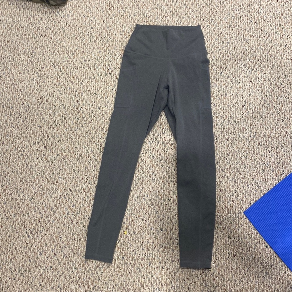 Kids Grey leggings with pockets. Size xs